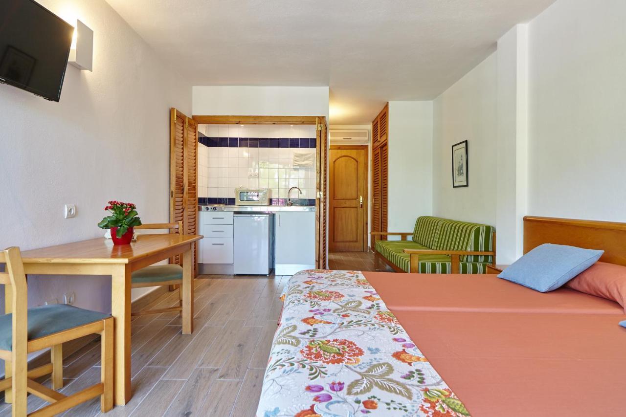 Sant Antoni de Portmany Apartamentos Ses Savines מראה חיצוני תמונה