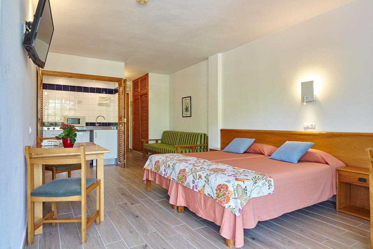 Sant Antoni de Portmany Apartamentos Ses Savines מראה חיצוני תמונה