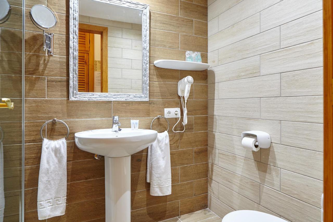 Sant Antoni de Portmany Apartamentos Ses Savines מראה חיצוני תמונה