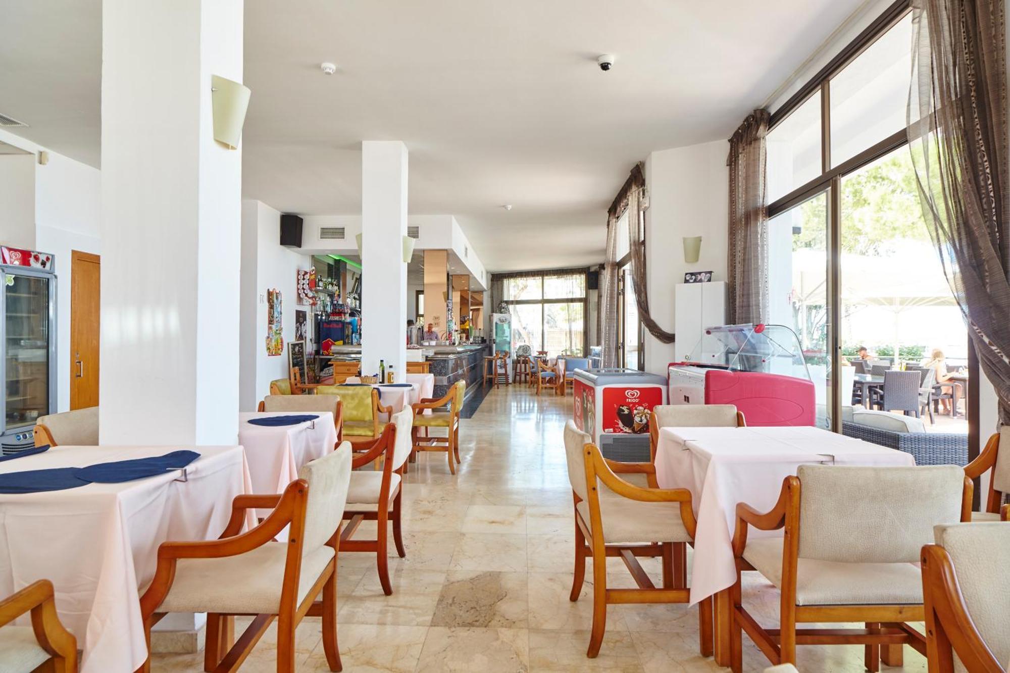 Sant Antoni de Portmany Apartamentos Ses Savines מראה חיצוני תמונה